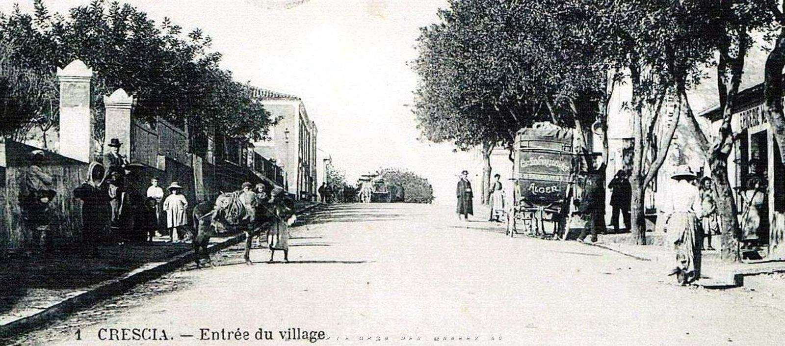 828- Crescia - Entree du village2.jpg